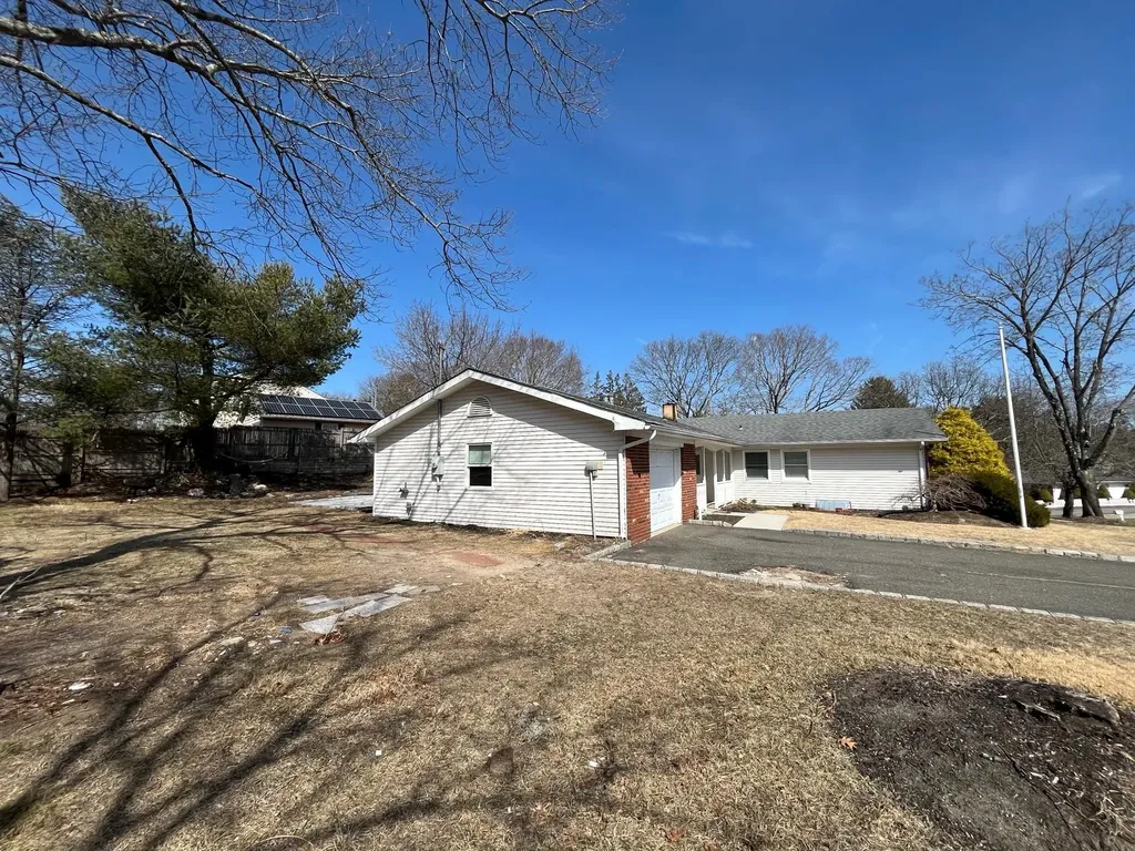 102 Wedgewood Drive Coram NY 11727