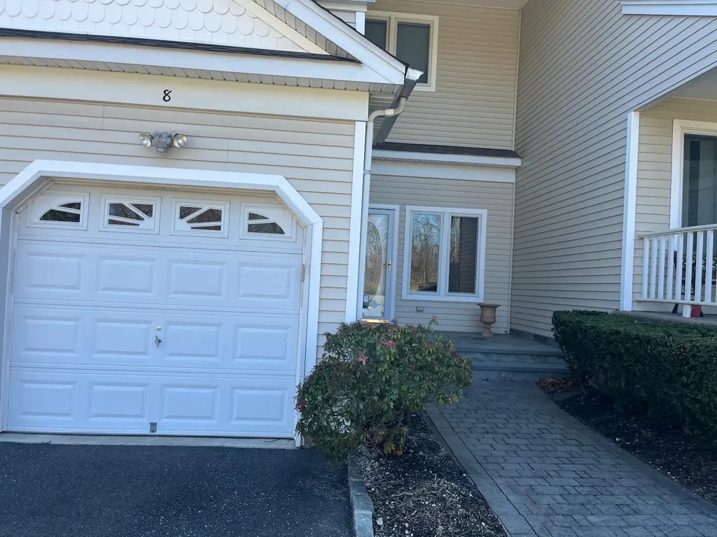 8 Lindbergh Circle Huntington NY 11743