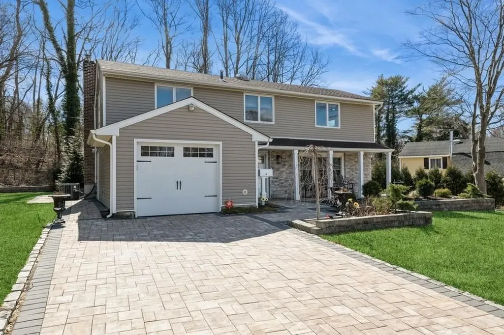 6 Daniel Drive Glen Cove NY 11542