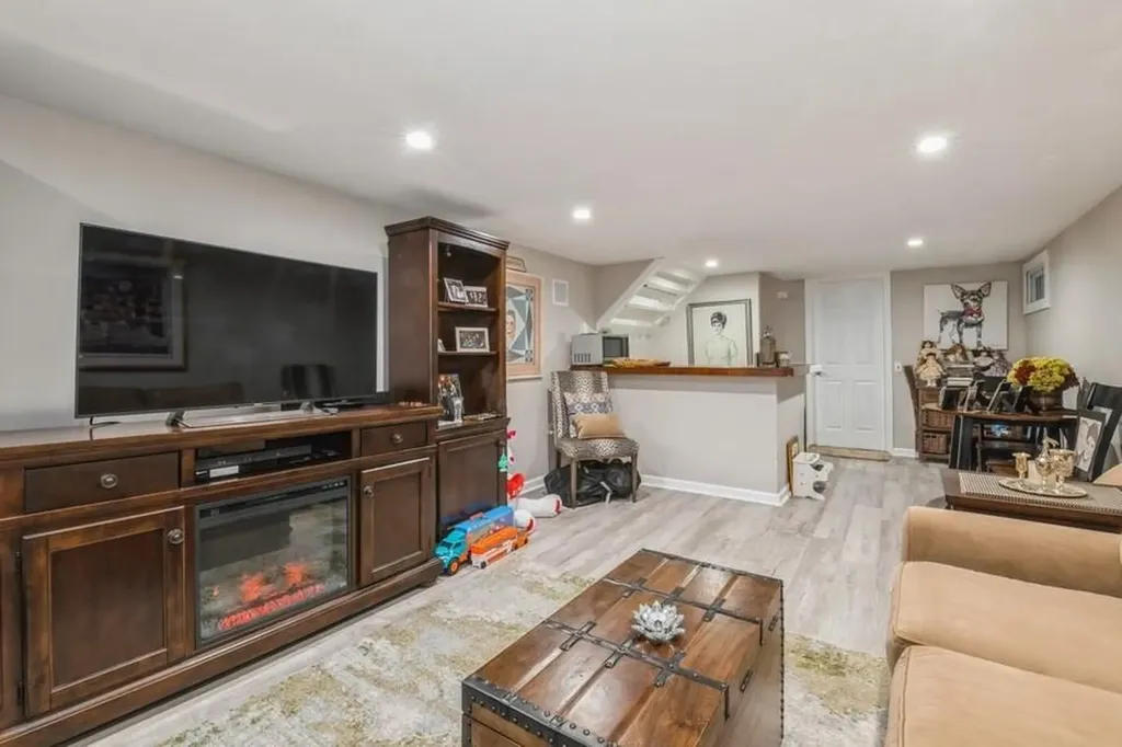 6 Daniel Drive Glen Cove NY 11542