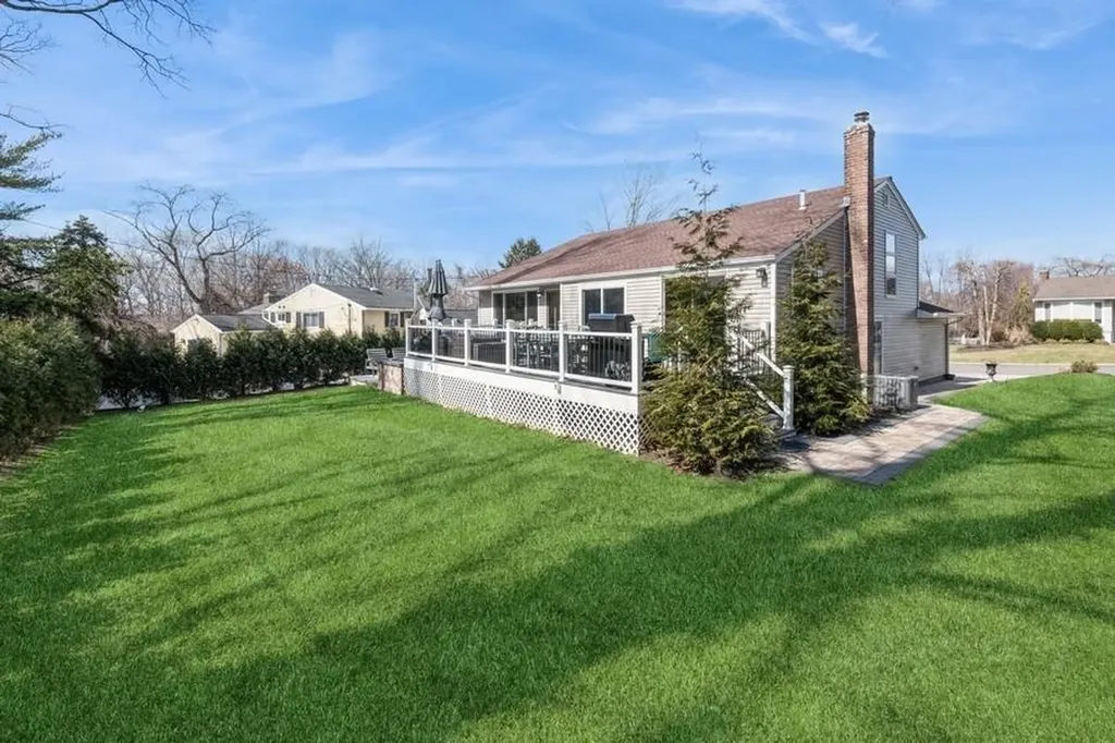 6 Daniel Drive Glen Cove NY 11542