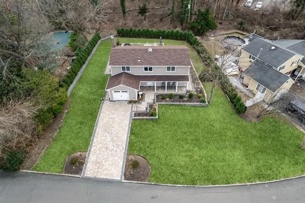 6 Daniel Drive Glen Cove NY 11542