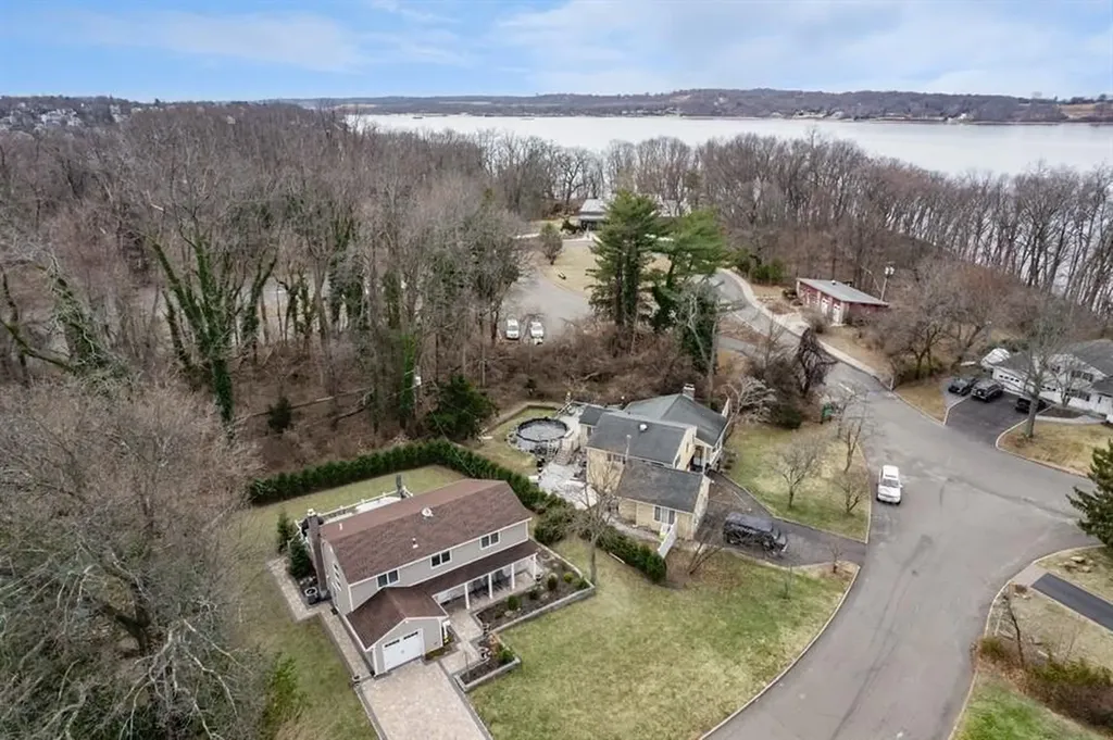6 Daniel Drive Glen Cove NY 11542