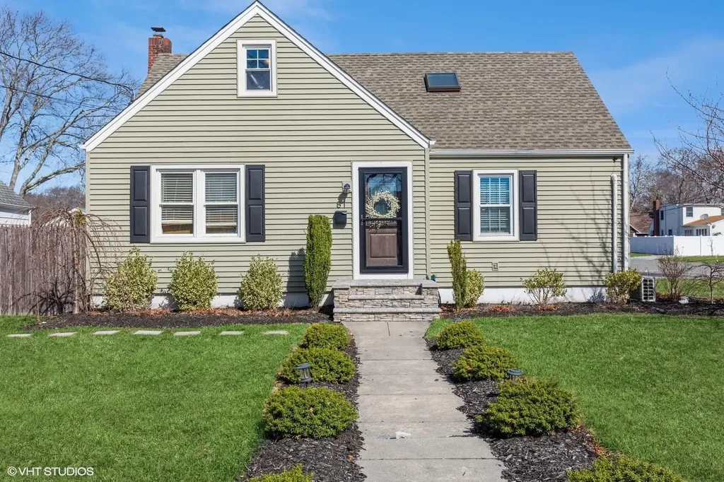 81 Everett Street Patchogue NY 11772