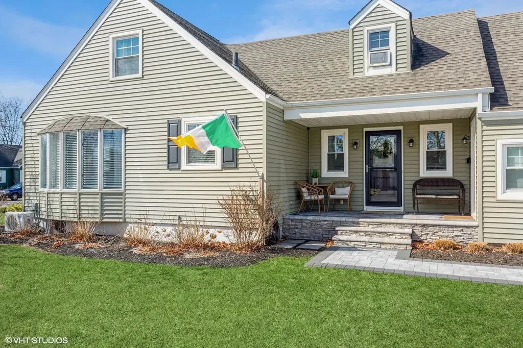 81 Everett Street Patchogue NY 11772