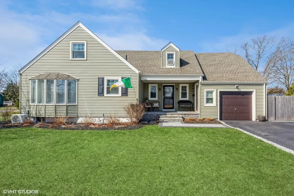 81 Everett Street Patchogue NY 11772
