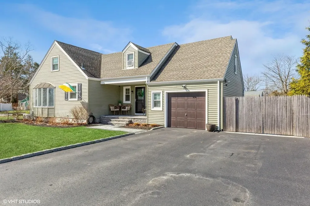 81 Everett Street Patchogue NY 11772