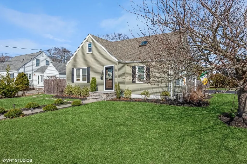 81 Everett Street Patchogue NY 11772