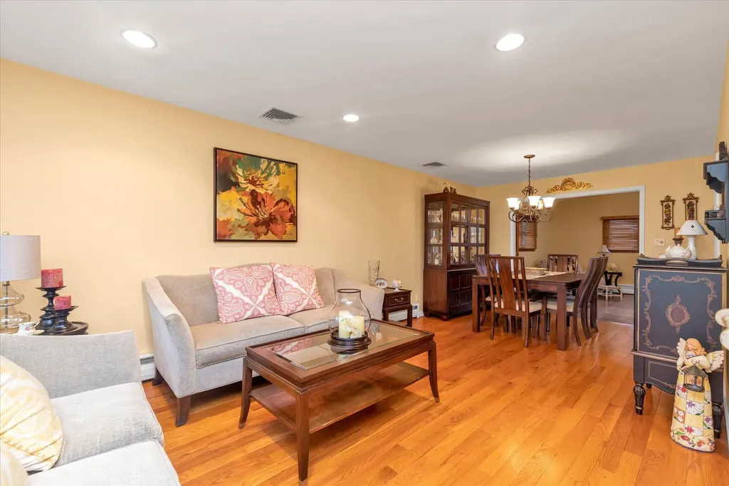 903 Alan Drive Wantagh NY 11793
