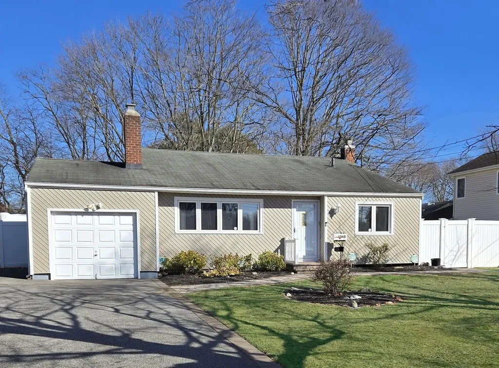 1343 Thompson Drive Bay Shore NY 11706
