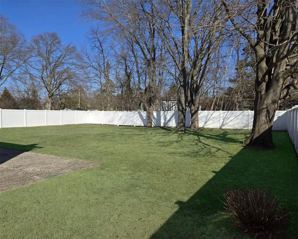 1343 Thompson Drive Bay Shore NY 11706