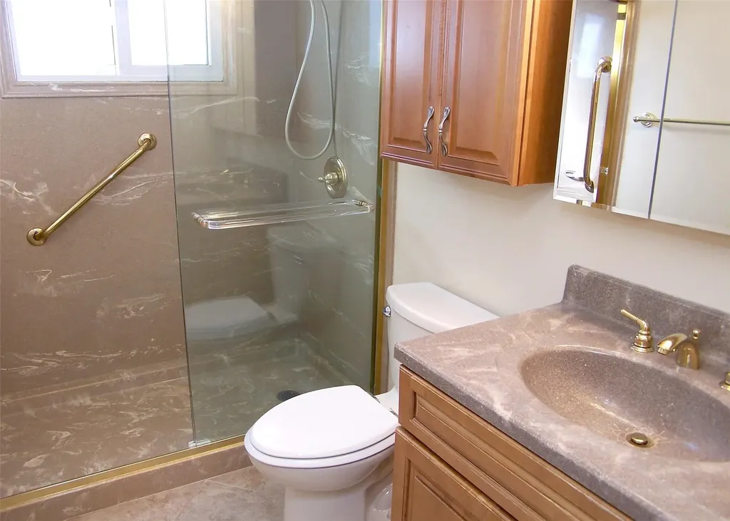 1343 Thompson Drive Bay Shore NY 11706