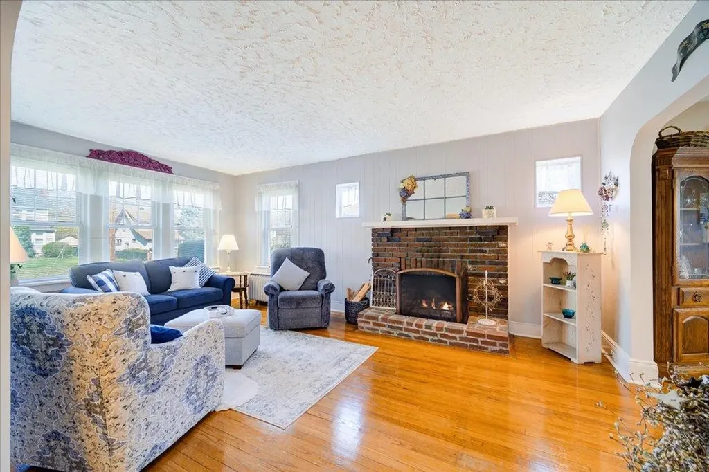 8 Hillside Avenue Suffern NY 10901