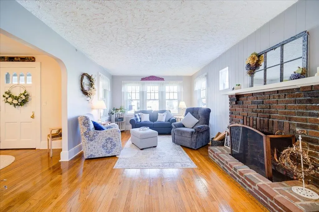 8 Hillside Avenue Suffern NY 10901