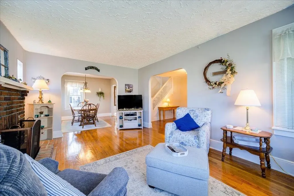 8 Hillside Avenue Suffern NY 10901