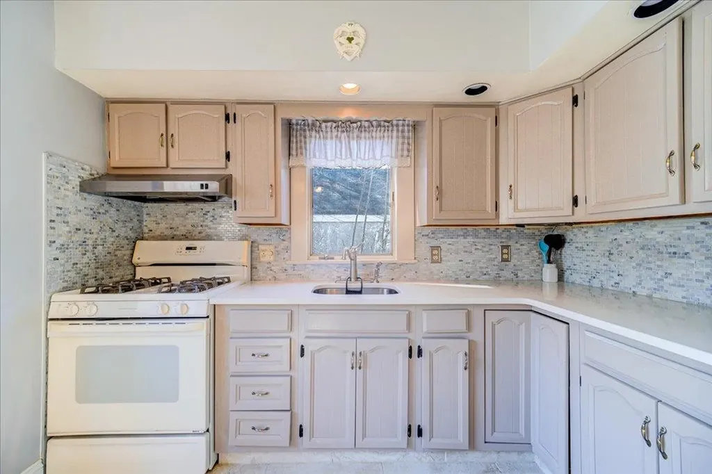 8 Hillside Avenue Suffern NY 10901