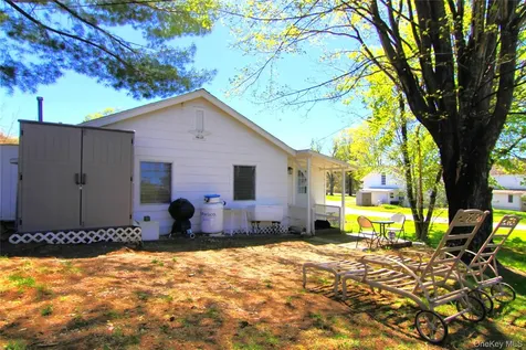 11 Hibiscus Circle Hopewell Junction NY 12533