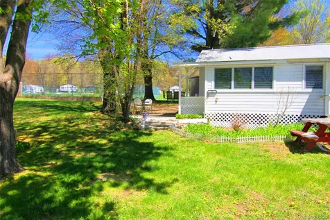 11 Hibiscus Circle Hopewell Junction NY 12533