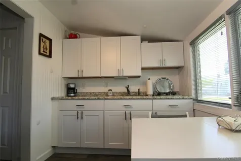 11 Hibiscus Circle Hopewell Junction NY 12533