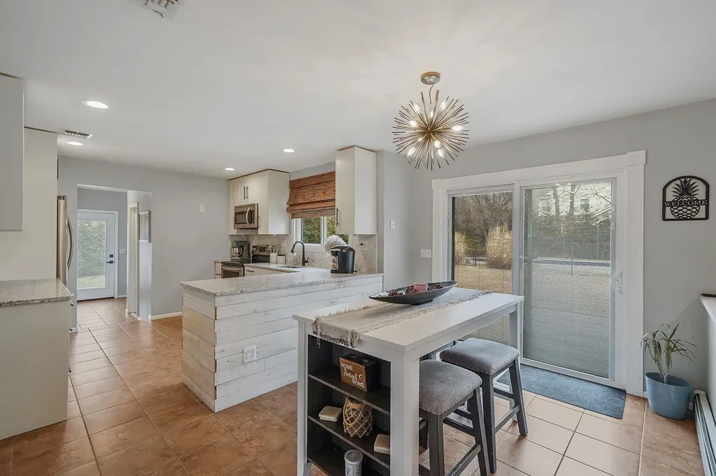 23 Williamsburg Way Yaphank NY 11980