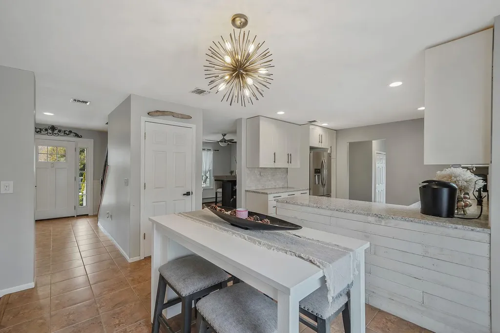 23 Williamsburg Way Yaphank NY 11980