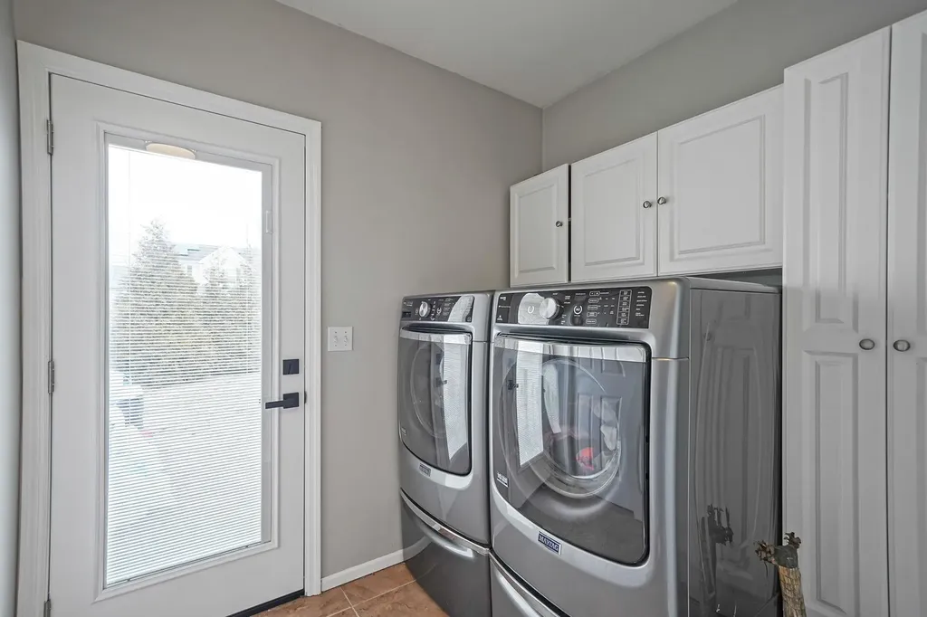 23 Williamsburg Way Yaphank NY 11980