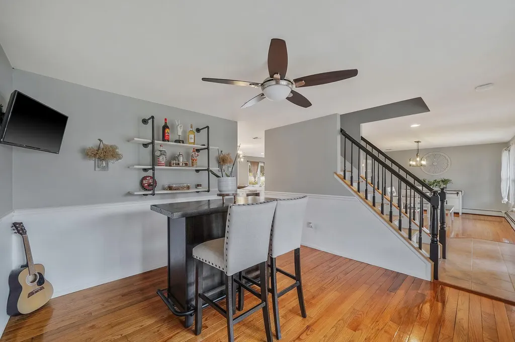 23 Williamsburg Way Yaphank NY 11980