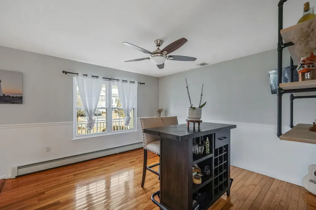 23 Williamsburg Way Yaphank NY 11980