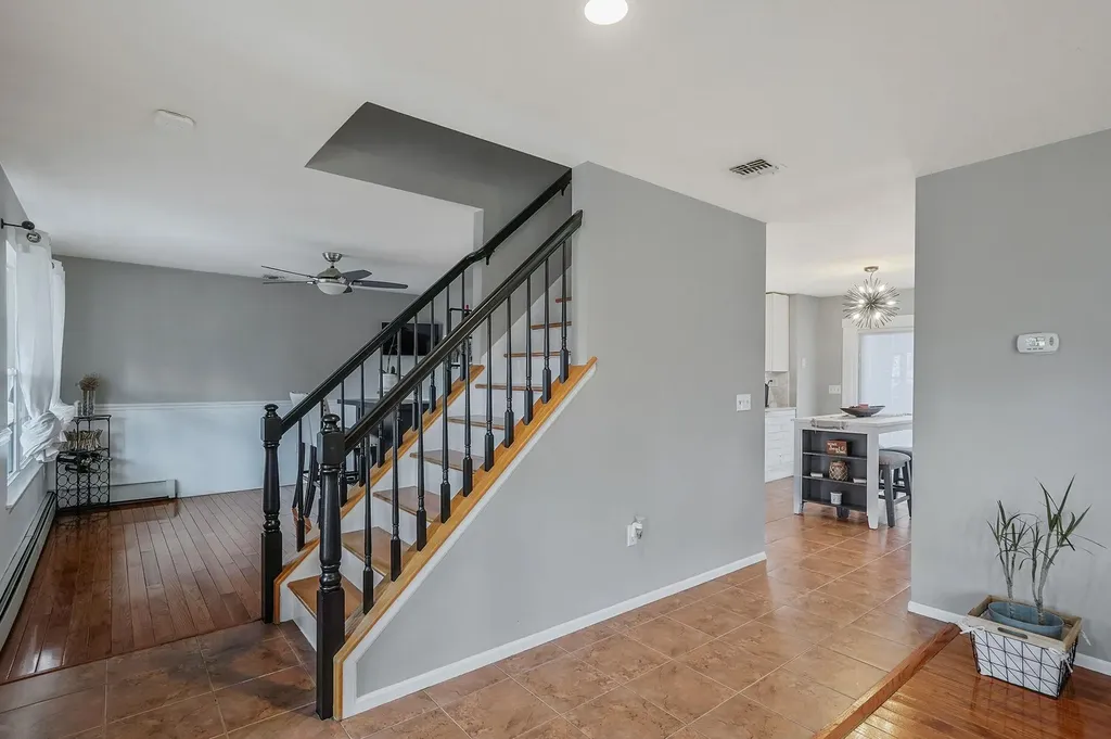 23 Williamsburg Way Yaphank NY 11980