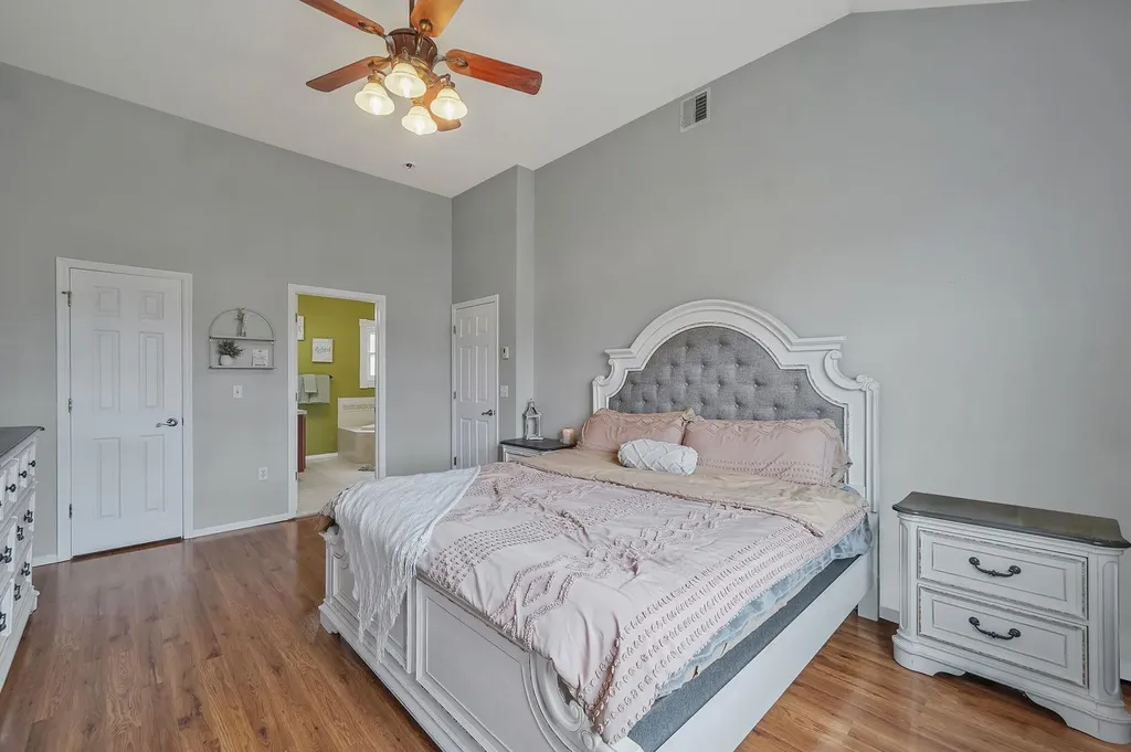 23 Williamsburg Way Yaphank NY 11980