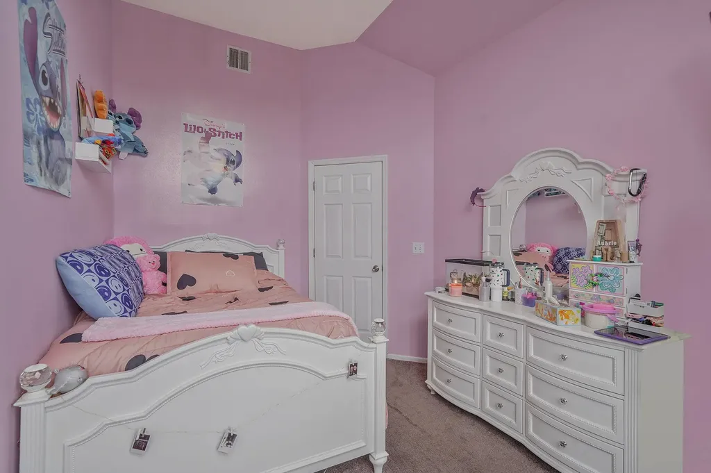 23 Williamsburg Way Yaphank NY 11980