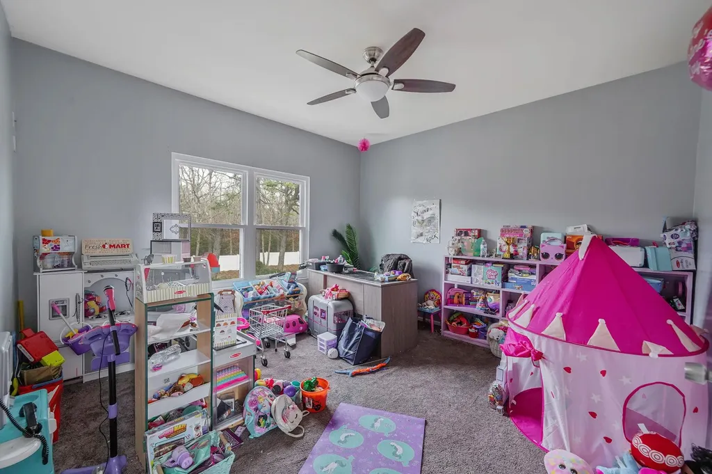 23 Williamsburg Way Yaphank NY 11980