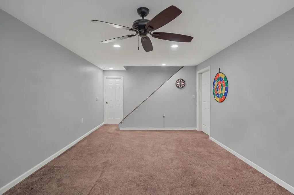 23 Williamsburg Way Yaphank NY 11980
