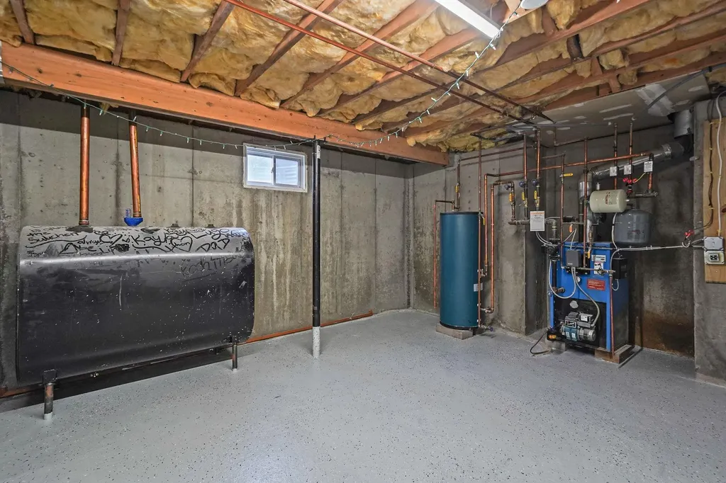23 Williamsburg Way Yaphank NY 11980