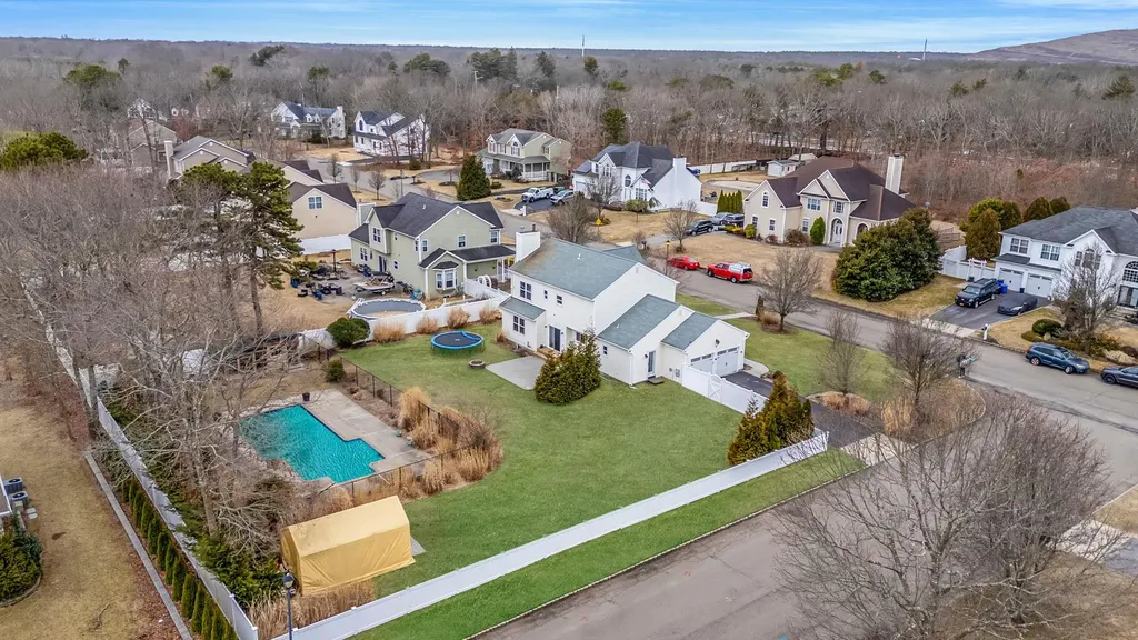 23 Williamsburg Way Yaphank NY 11980