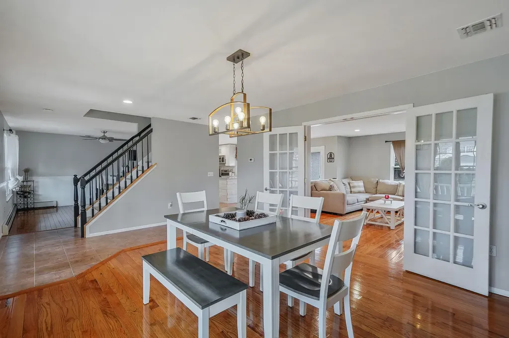 23 Williamsburg Way Yaphank NY 11980