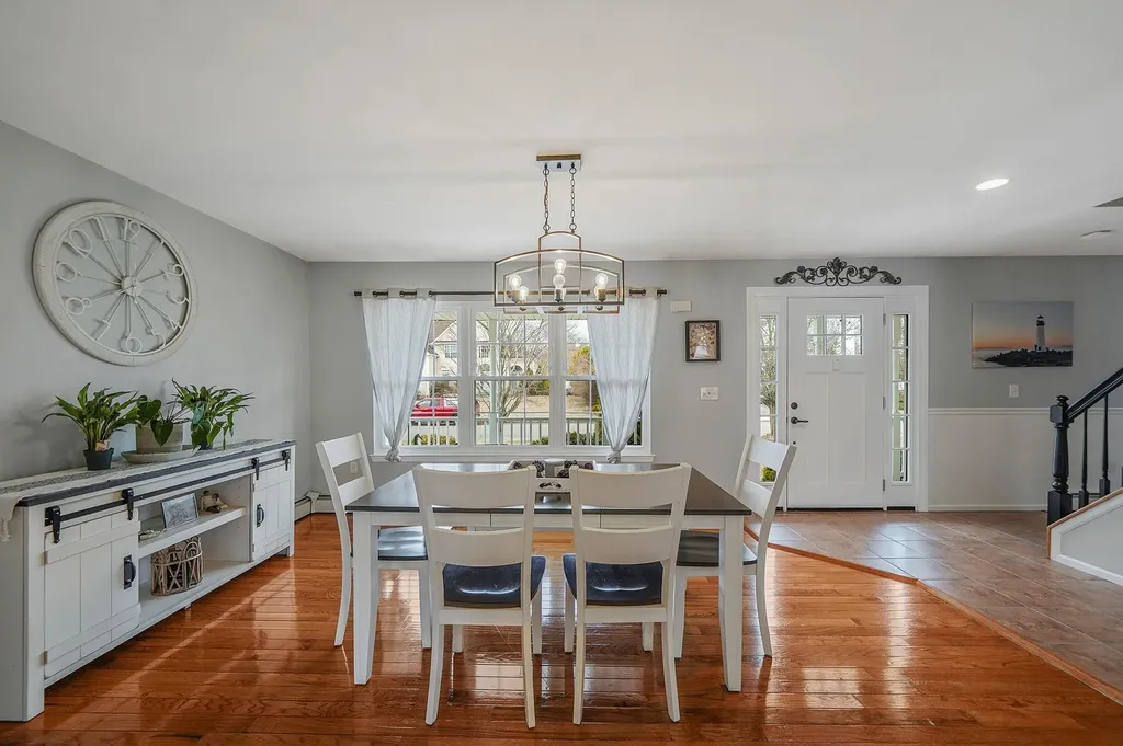 23 Williamsburg Way Yaphank NY 11980