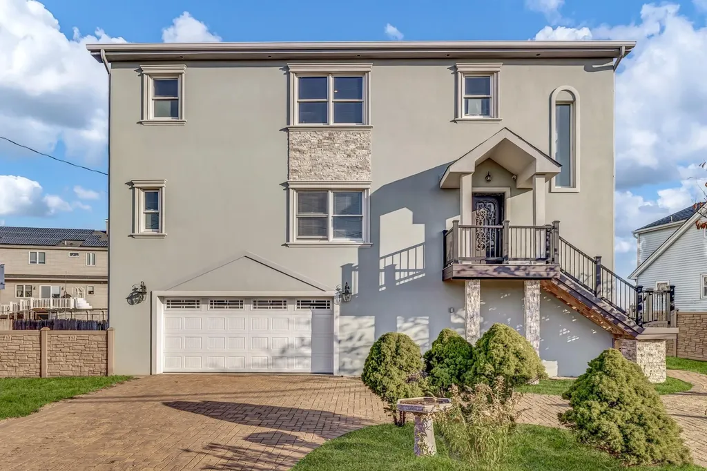 125 S Bay Drive Babylon NY 11702