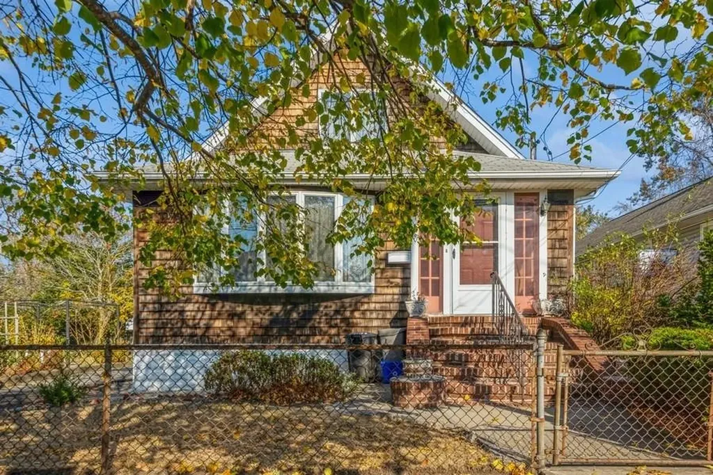 691 Arthur Street Baldwin NY 11510