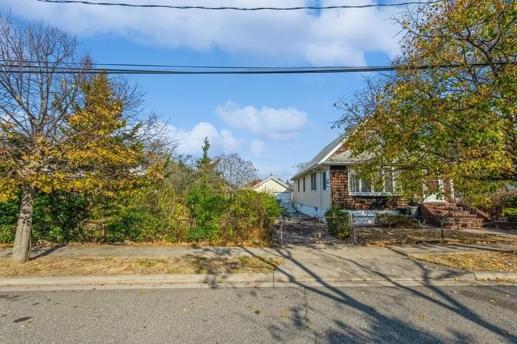 691 Arthur Street Baldwin NY 11510