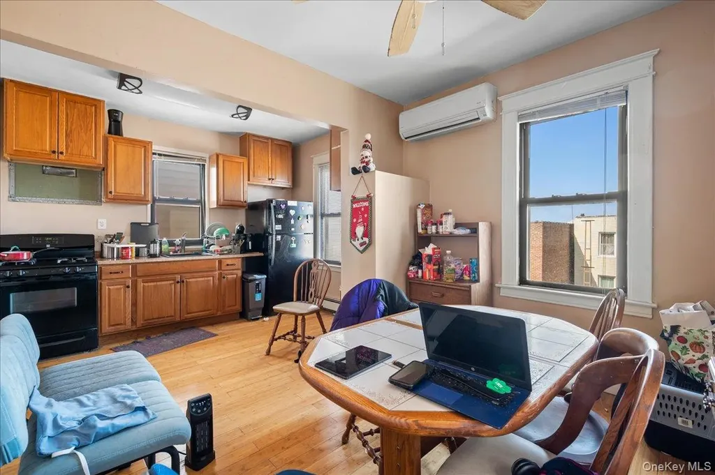 2871 E 194th Street Bronx NY 10461