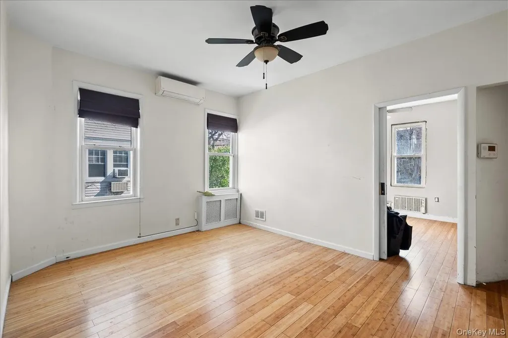 2871 E 194th Street Bronx NY 10461