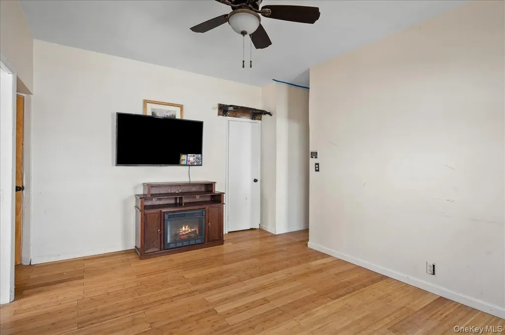 2871 E 194th Street Bronx NY 10461