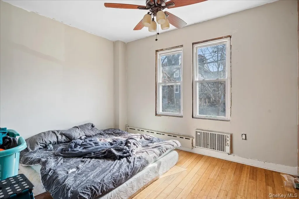2871 E 194th Street Bronx NY 10461
