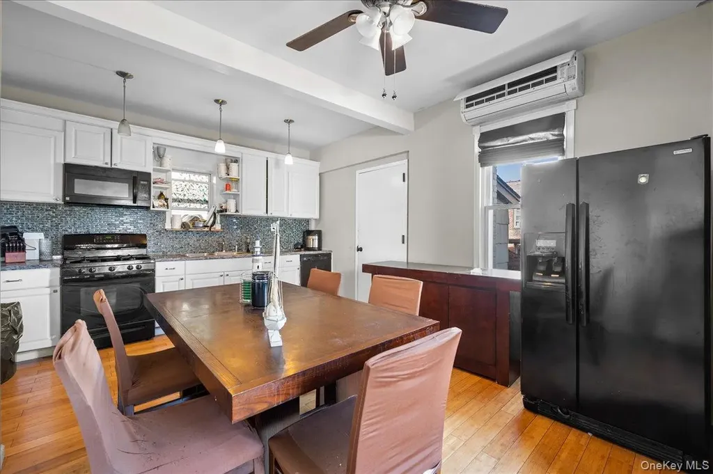 2871 E 194th Street Bronx NY 10461