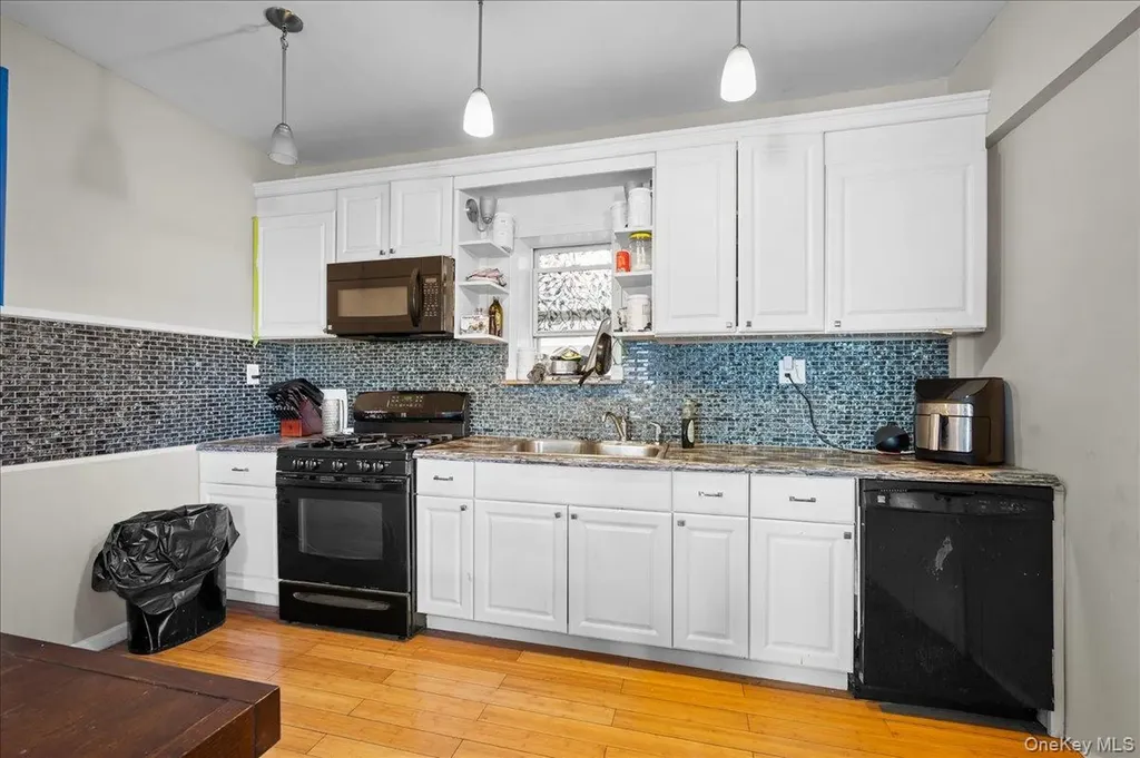 2871 E 194th Street Bronx NY 10461