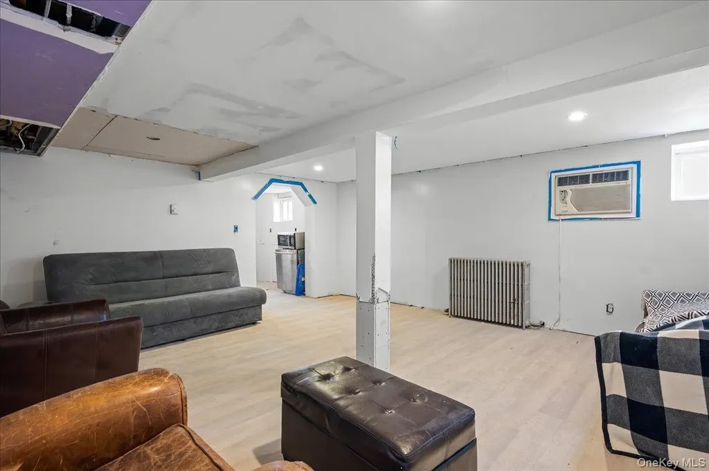 2871 E 194th Street Bronx NY 10461