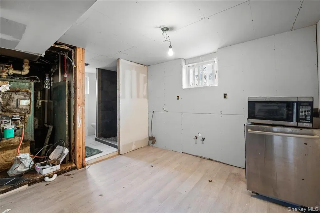 2871 E 194th Street Bronx NY 10461