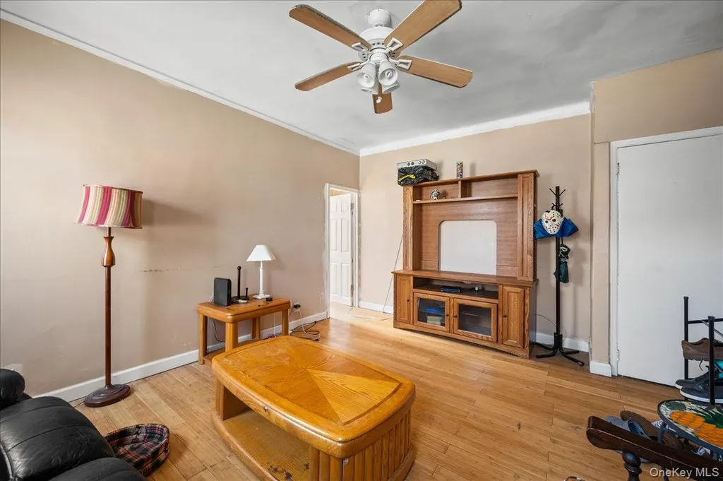 2871 E 194th Street Bronx NY 10461