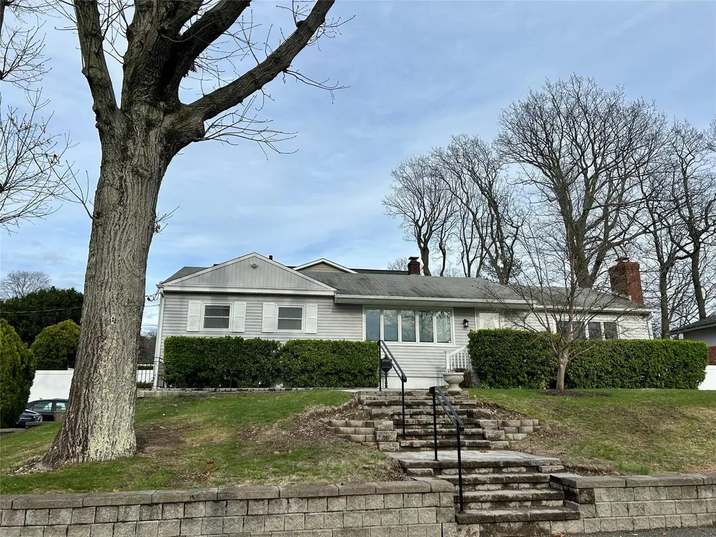 7 Baldwin Boulevard Bayville NY 11709
